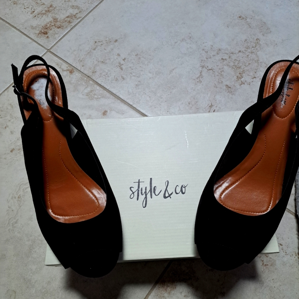 Wedge sandal new never worn
